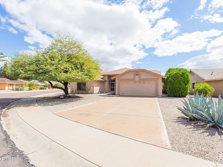 9845 W ESCUDA Drive photo 2