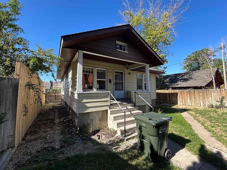 523 S 6th Ave photo 2