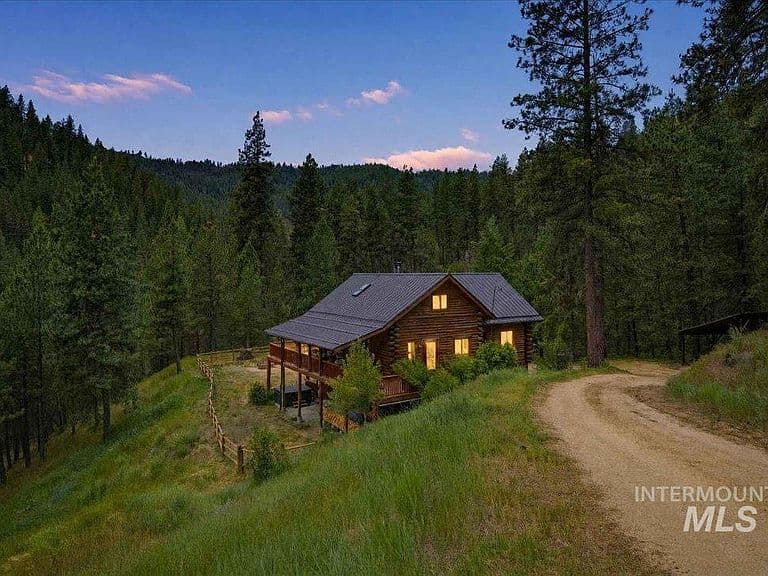 31 Meadow Ln photo 1