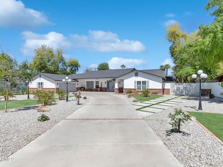 516 W RANCHO Drive photo 3