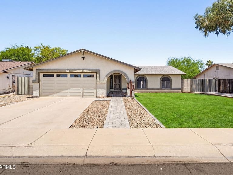 540 W Myrna Lane photo 1