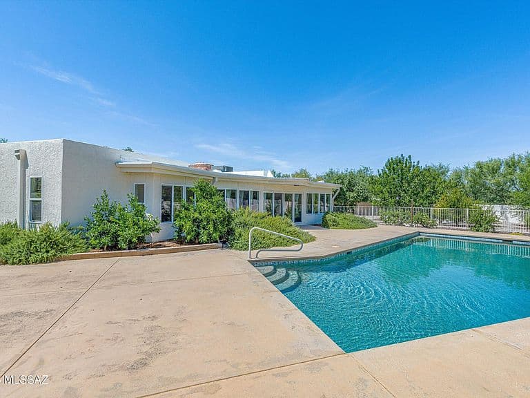 2871 N Longhorn Dr photo 1