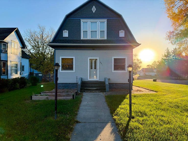 1002 Main Ave photo 2