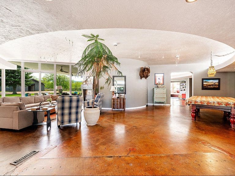 18 Circle 8 Dr photo 1