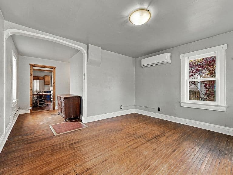 356 W Burkitt St photo 5