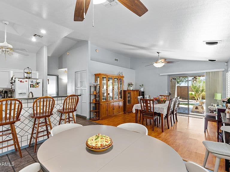 9007 E FOX Street photo 3