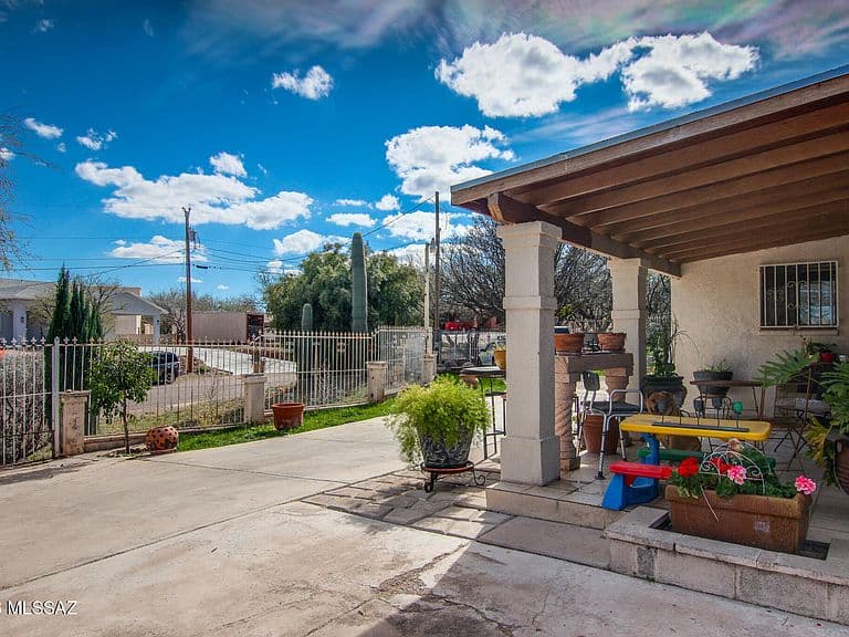 992 Paseo Lobo photo 1