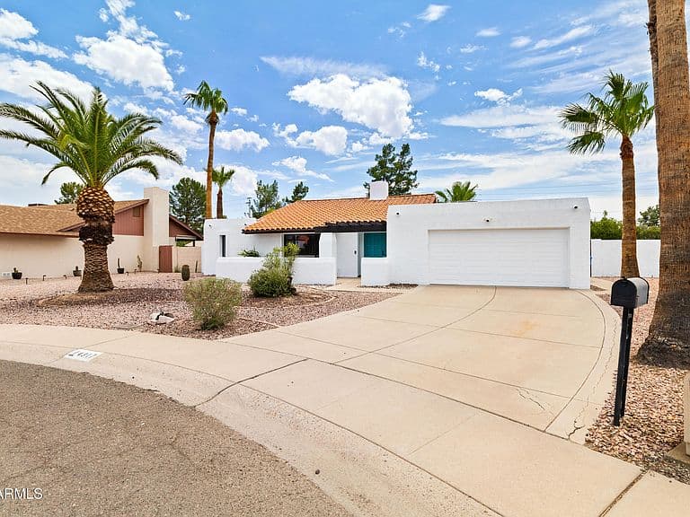 4317 E LUDLOW Drive photo 3
