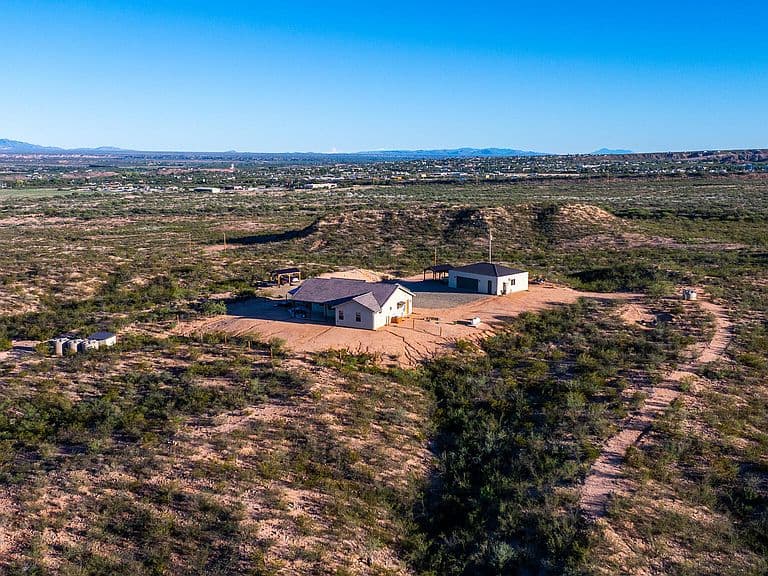 1121 N Apache Ridge Rd photo 3