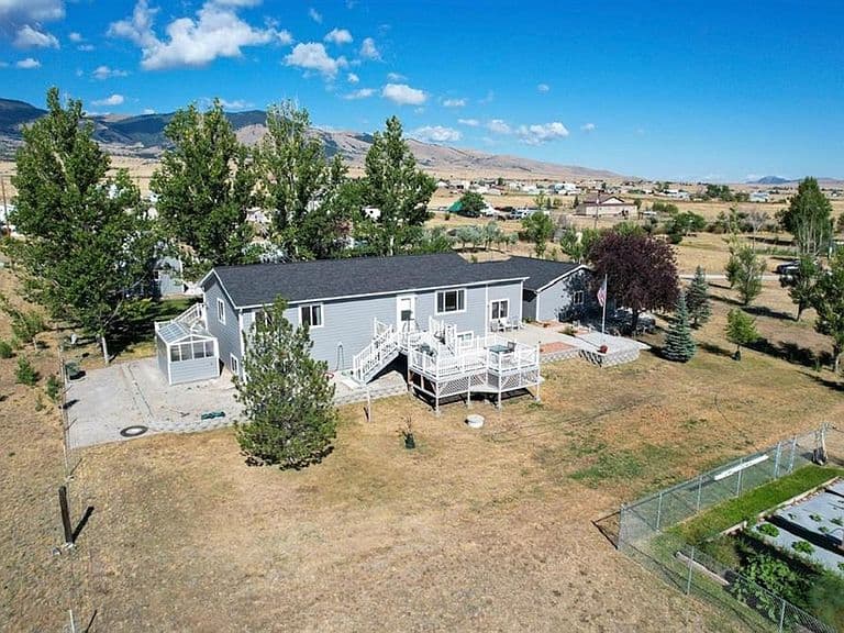 7 Strawberry Dr photo 5