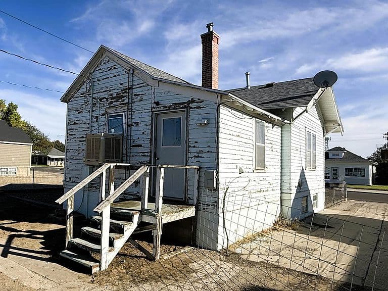 809 Robertson Ave photo 5