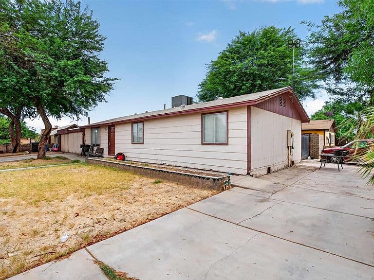 349 W Joshua St photo 4