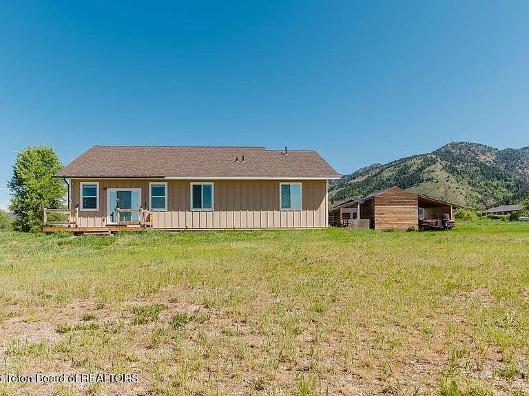 225 Bonneville Rd photo 3