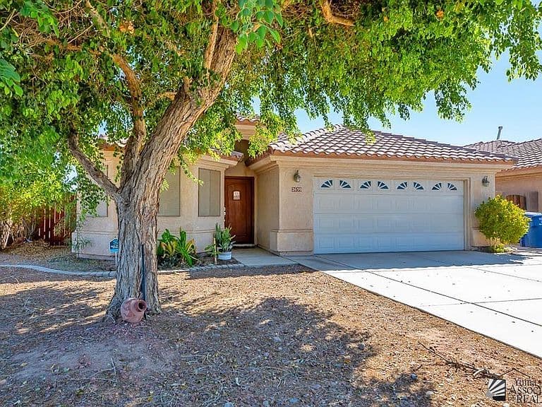 2639 S Paloma Ave photo 3