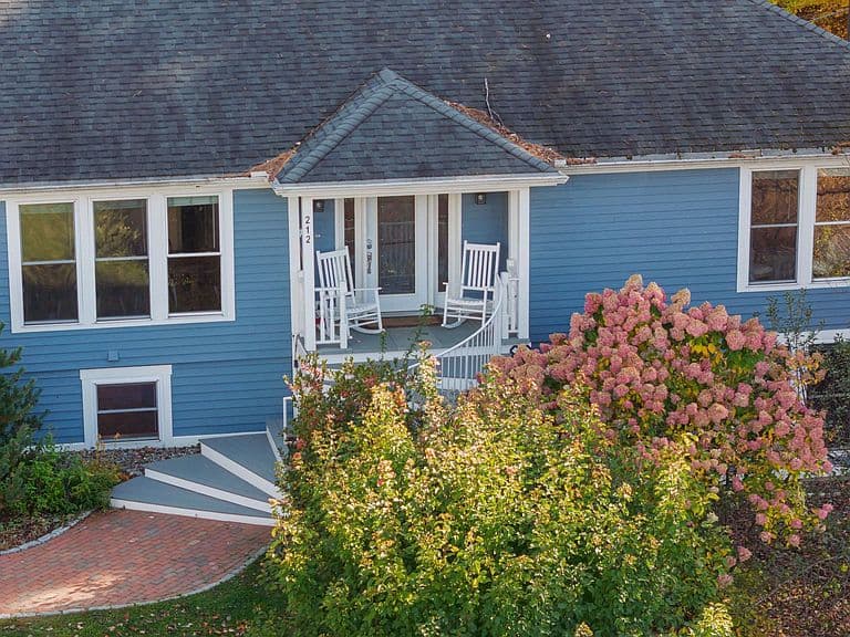 212 Old Farm Road photo 5