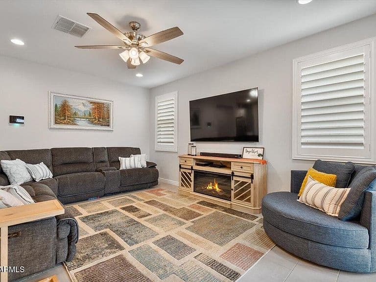 16769 W Cortez St photo 3