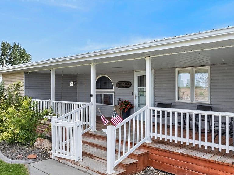 13838 N Laughran Rd photo 2
