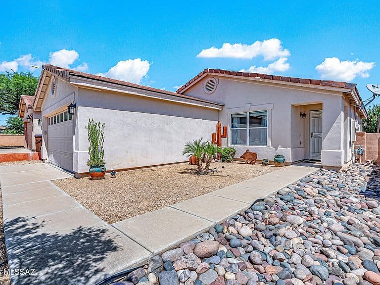 265 E Monterey Cypress St photo 2