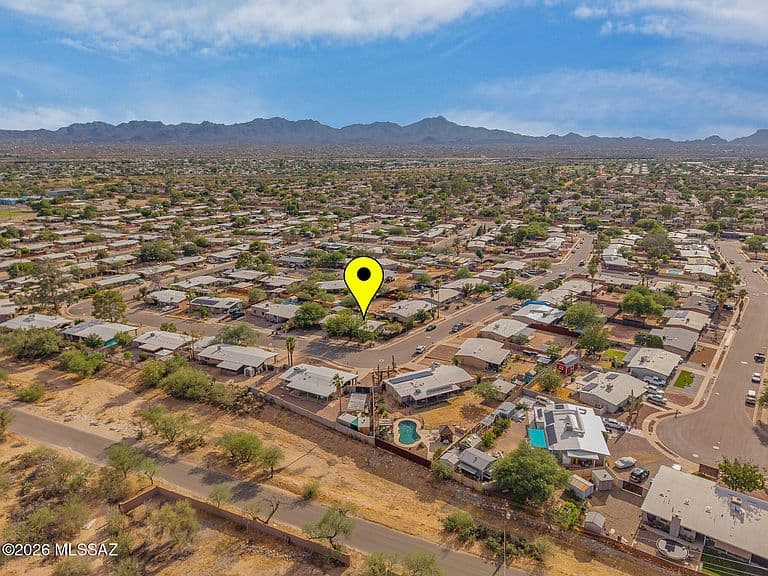2302 W Sumaya Pl photo 5