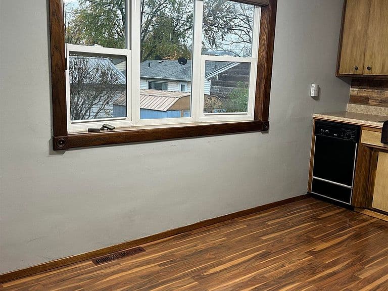 2613 W Madison St photo 4
