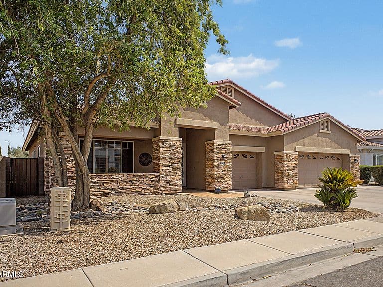 870 E LYNX Way photo 3