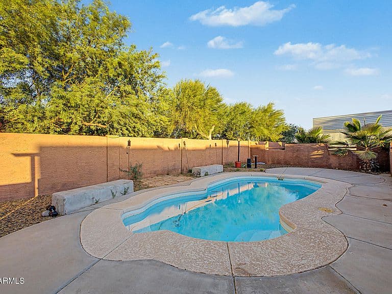 25645 W BLUE SKY Drive photo 2