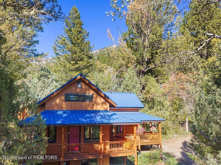 487 Pine St photo 1