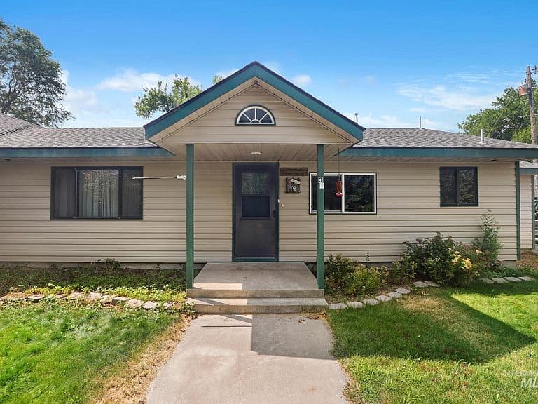 35 Sun Meadows Rd E photo 2