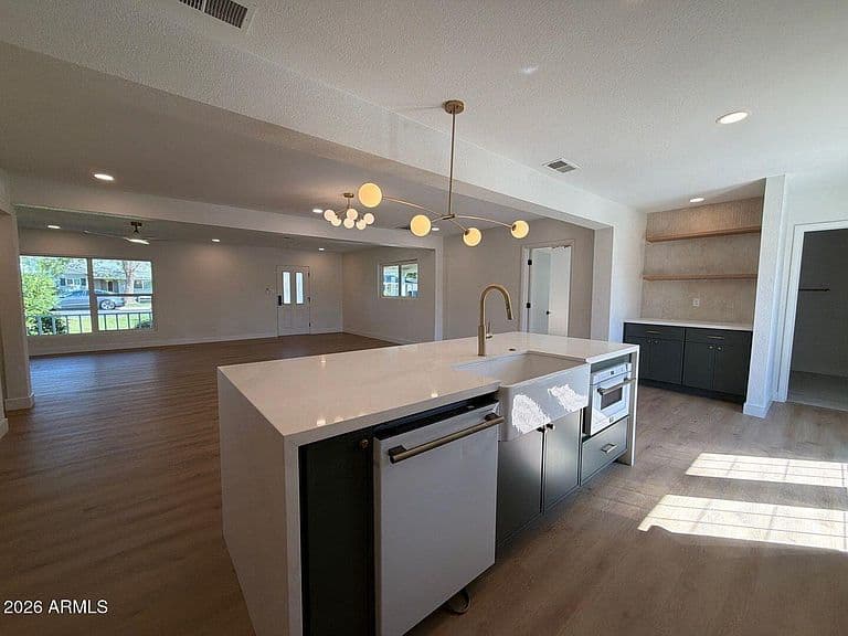 717 W CACTUS WREN Drive photo 2