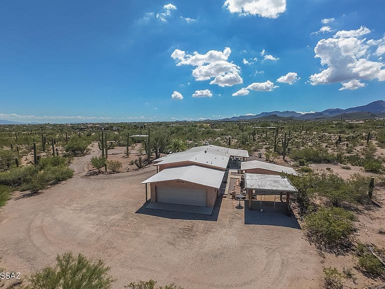 7301 N Cortaro Rd photo 5