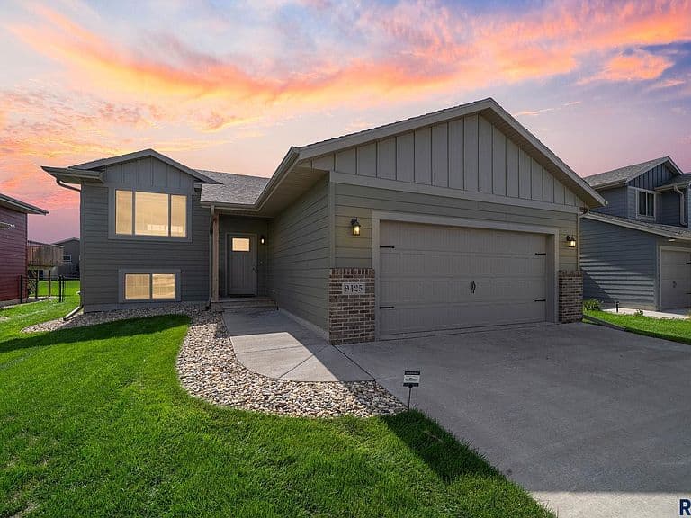9425 W Liam St photo 1