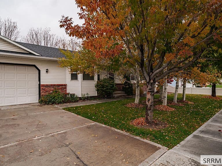 2819 N Azure Dr photo 4