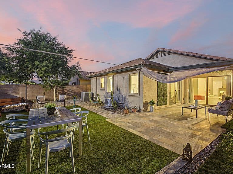 518 S 114TH Avenue photo 1