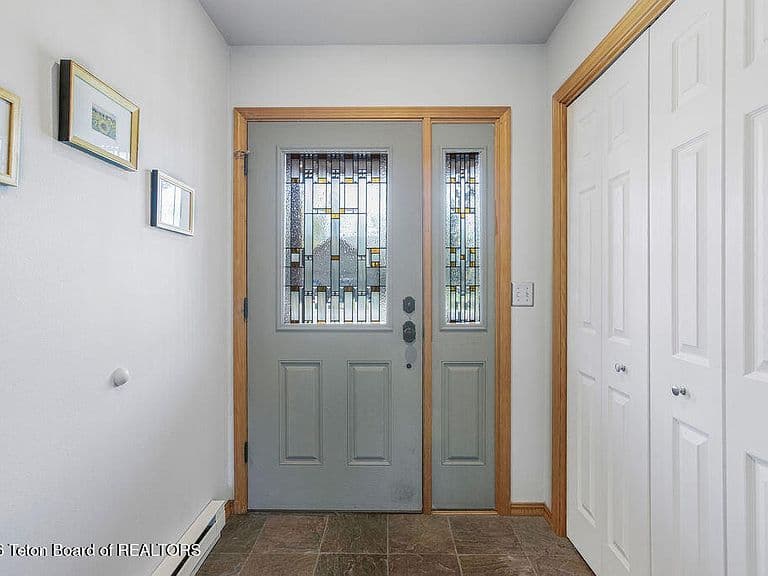 865 Seneca Ln photo 3