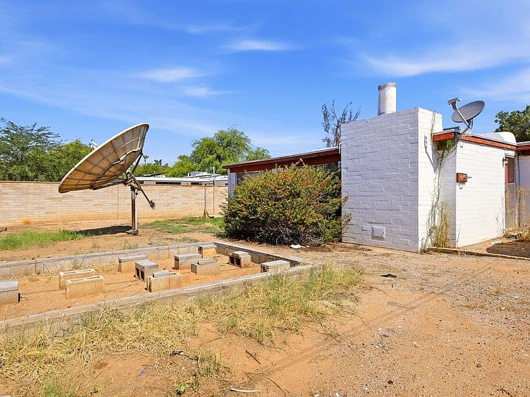 613 W Calle Siglo photo 4