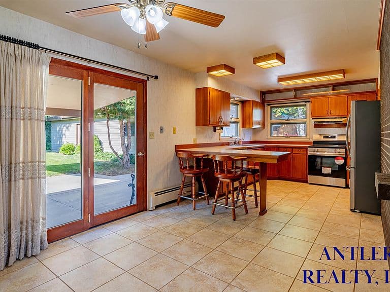 920 Aspen Dr photo 4