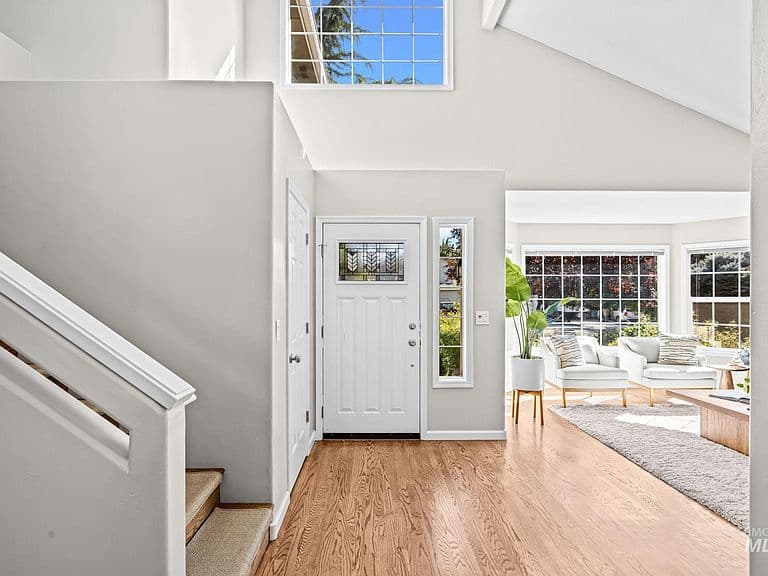 14026 W Bunkerhill St photo 3