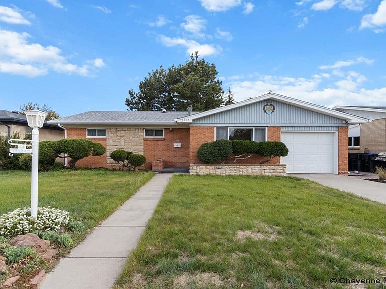 3235 Fir Dr photo 1