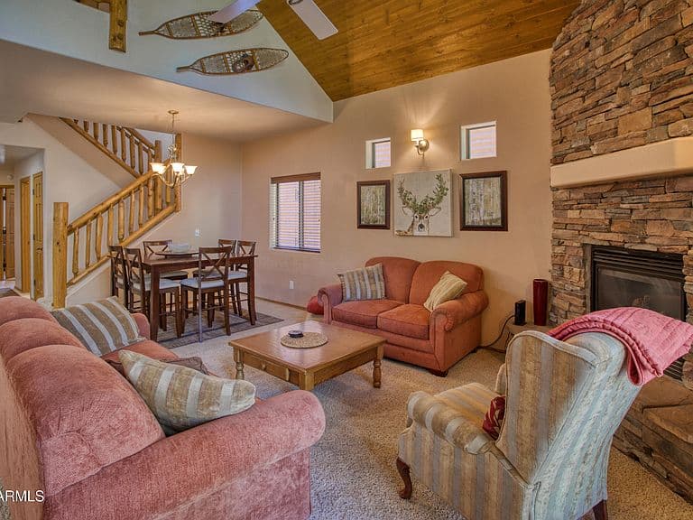 3040 TIMBERLINE Road photo 5