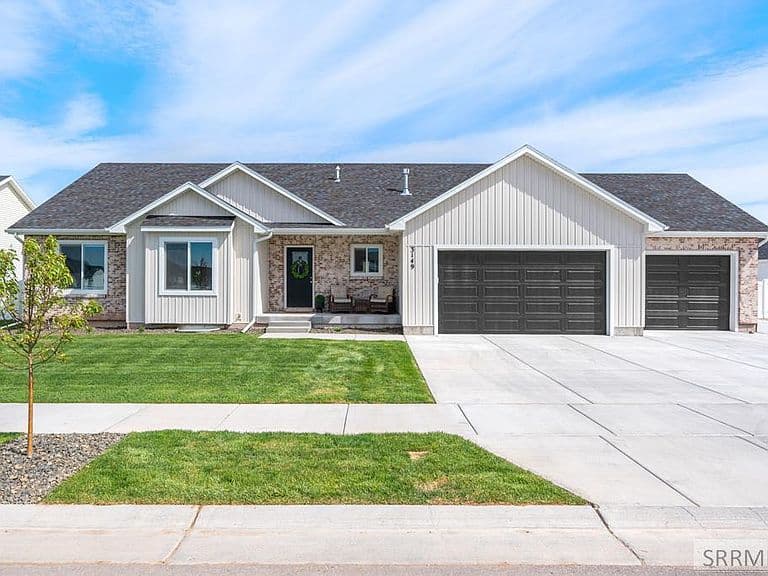 3149 Bergeson Dr photo 1