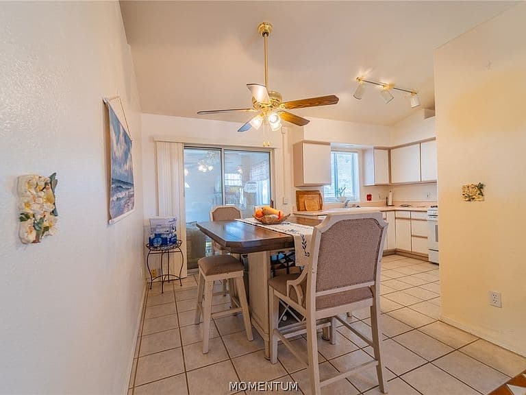 3135 N Stewart Street photo 3