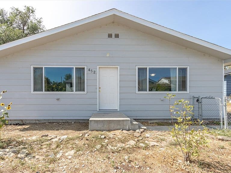 452 Hillview Ln photo 1