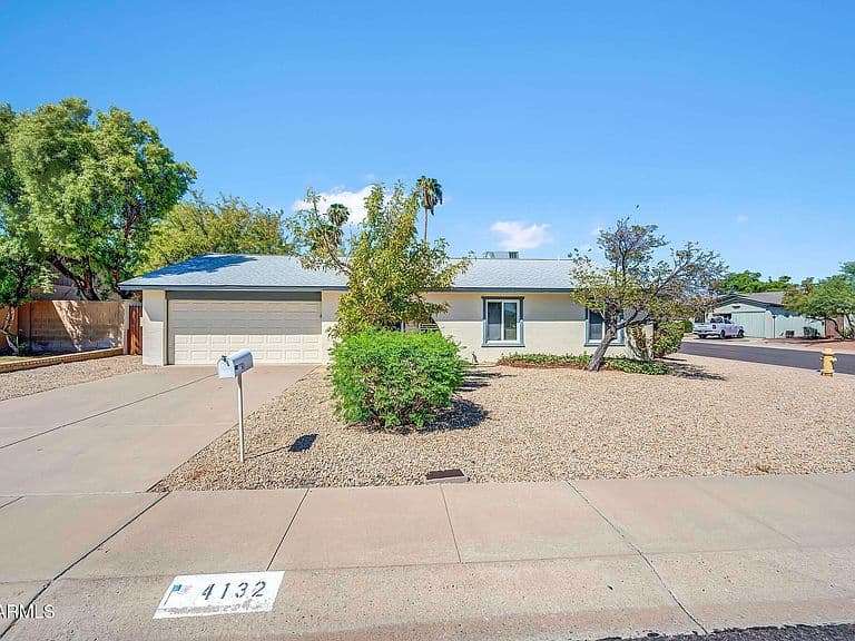 4132 E Greenway Lane photo 1
