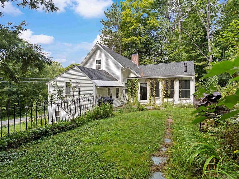 6 Forest Road photo 1