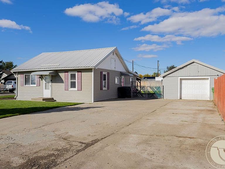 527 Judith Ln photo 2