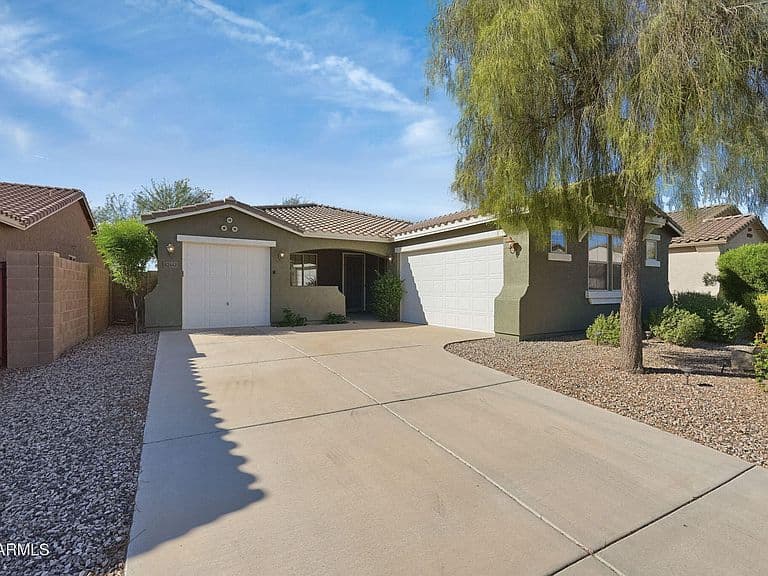 42447 W ALMIRA Drive photo 3