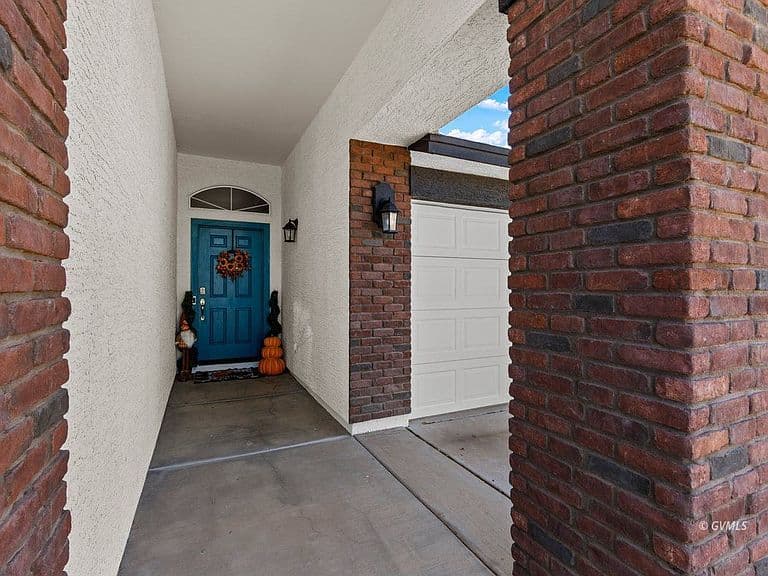 1521 E Hobble Creek Dr photo 3