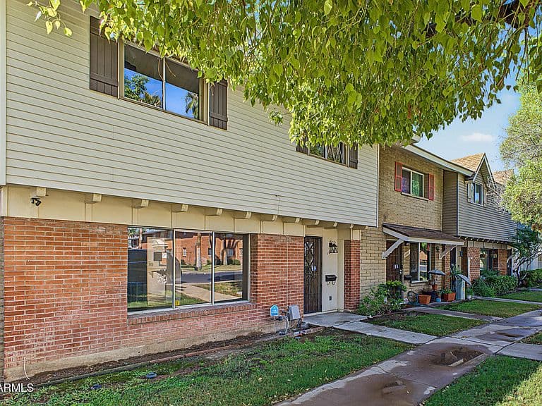 1605 W HAZELWOOD Street photo 4