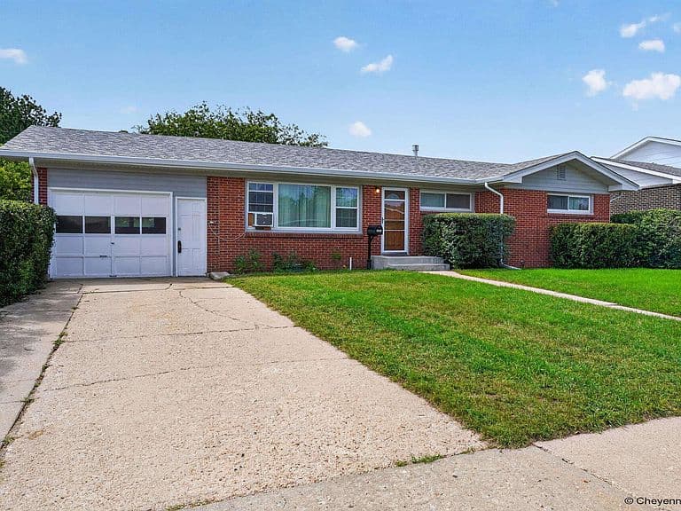 5066 Moran Ave photo 3