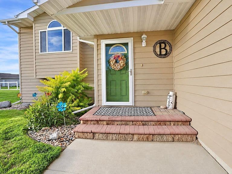 1113 28th Ave NE photo 3
